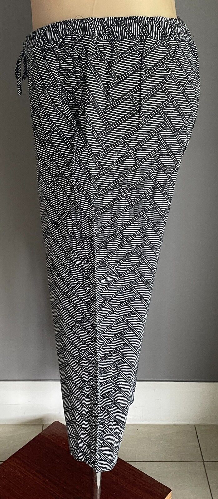 BELLE CURVE Pants Black White Tribal Print Elastic Waist Tapered Leg Size 18+