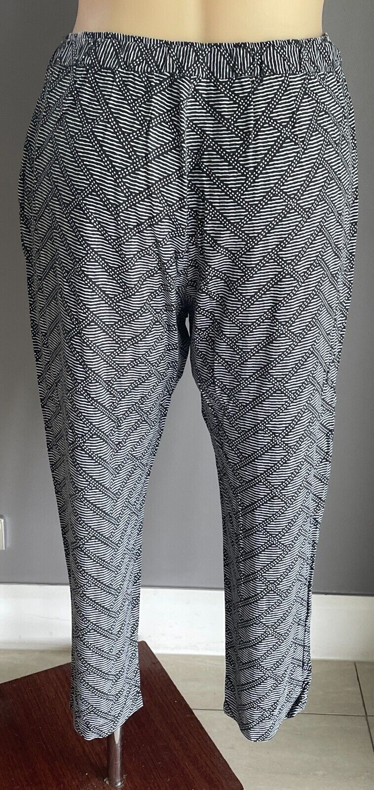 BELLE CURVE Pants Black White Tribal Print Elastic Waist Tapered Leg Size 18+