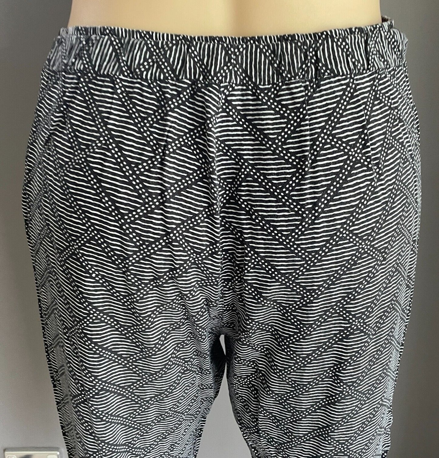 BELLE CURVE Pants Black White Tribal Print Elastic Waist Tapered Leg Size 18+