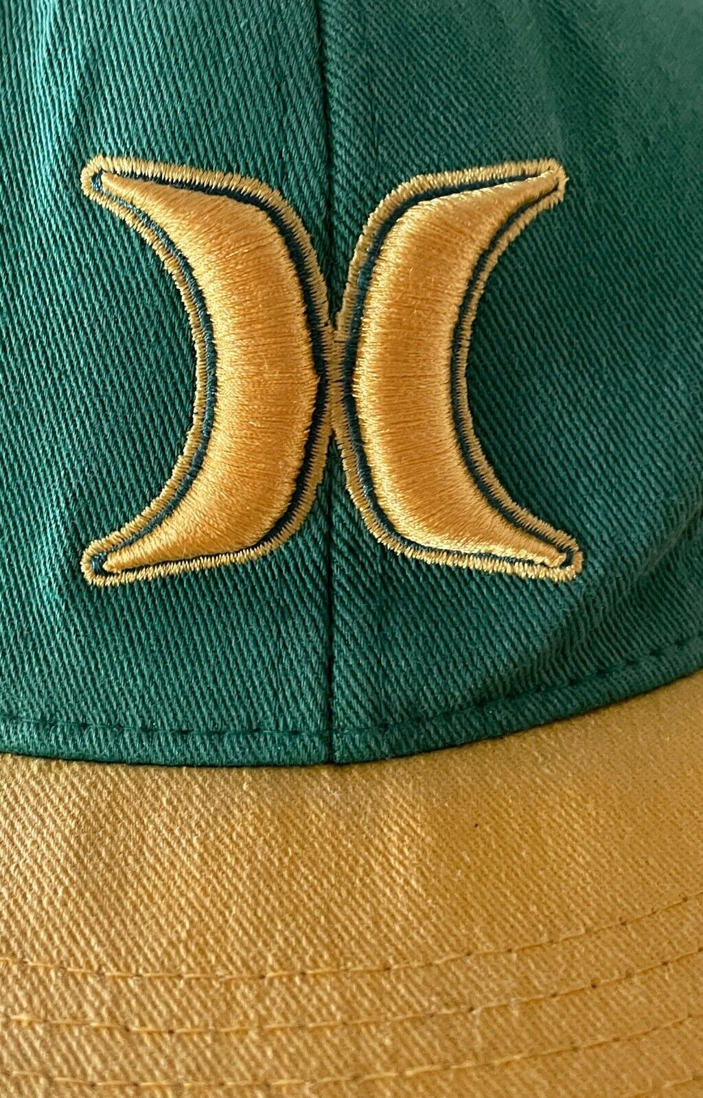 Vtg HURLEY Embroidered Logo Green & Gold Flexfit SweatBand Hat YUPOONG Flat Bill