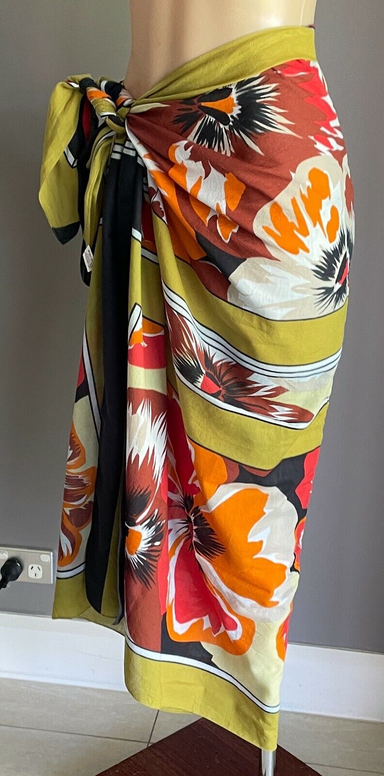 COTTON SARONG Multi Colour Striking Floral Print ONE SIZE 8 14 Made in Italy NEW