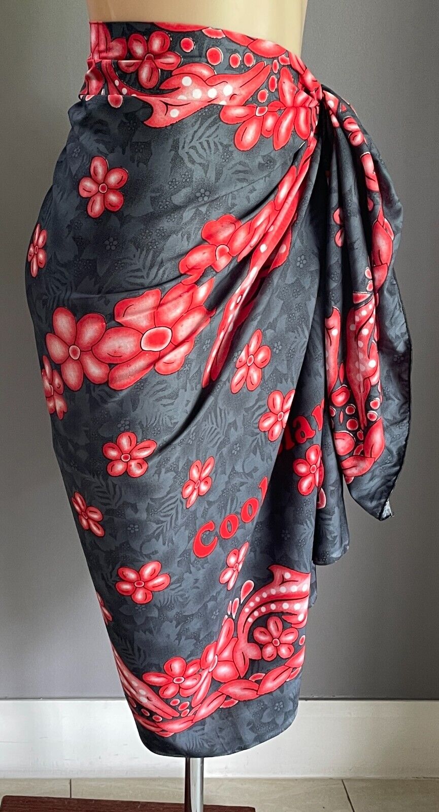 SARONG Cook Islands Grey Coral White Floral Dolphin To Fit Size 8  14 Beach Pool
