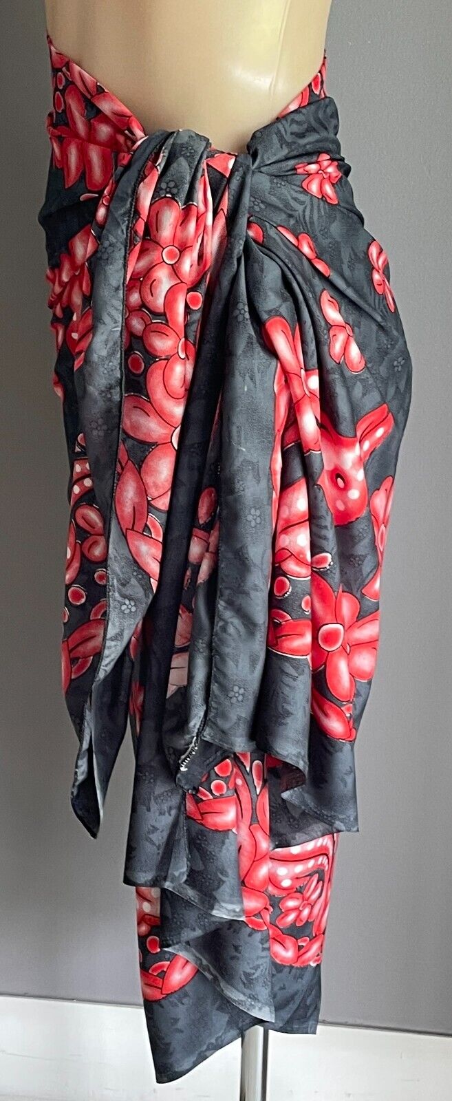 SARONG Cook Islands Grey Coral White Floral Dolphin To Fit Size 8  14 Beach Pool