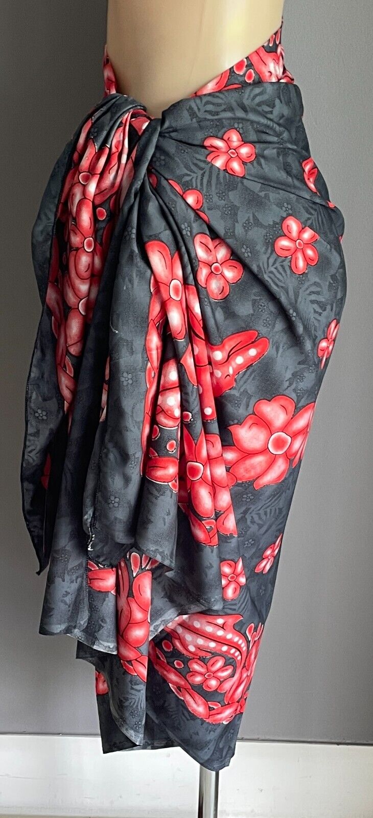 SARONG Cook Islands Grey Coral White Floral Dolphin To Fit Size 8  14 Beach Pool