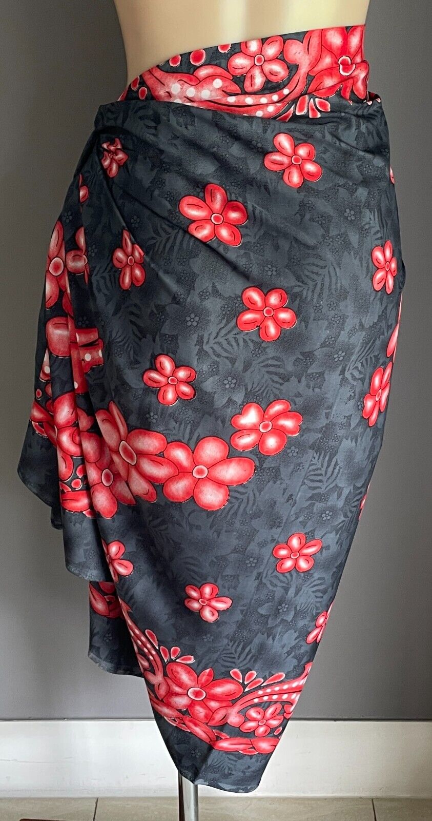 SARONG Cook Islands Grey Coral White Floral Dolphin To Fit Size 8  14 Beach Pool