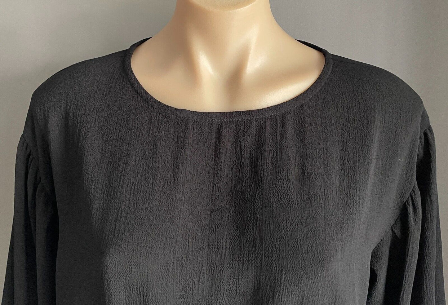 BECKARO Blouson Top Black Long Sleeve Shirred Elastic Hem Crop Size M 12