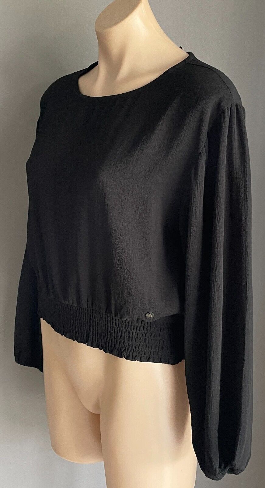 BECKARO Blouson Top Black Long Sleeve Shirred Elastic Hem Crop Size M 12