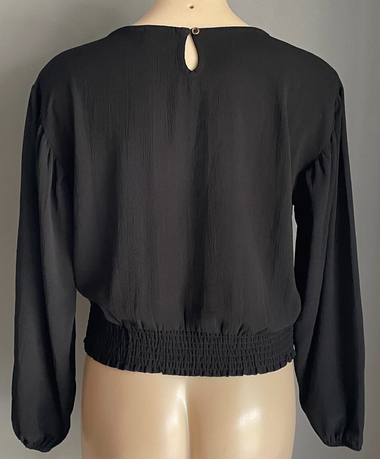 BECKARO Blouson Top Black Long Sleeve Shirred Elastic Hem Crop Size M 12