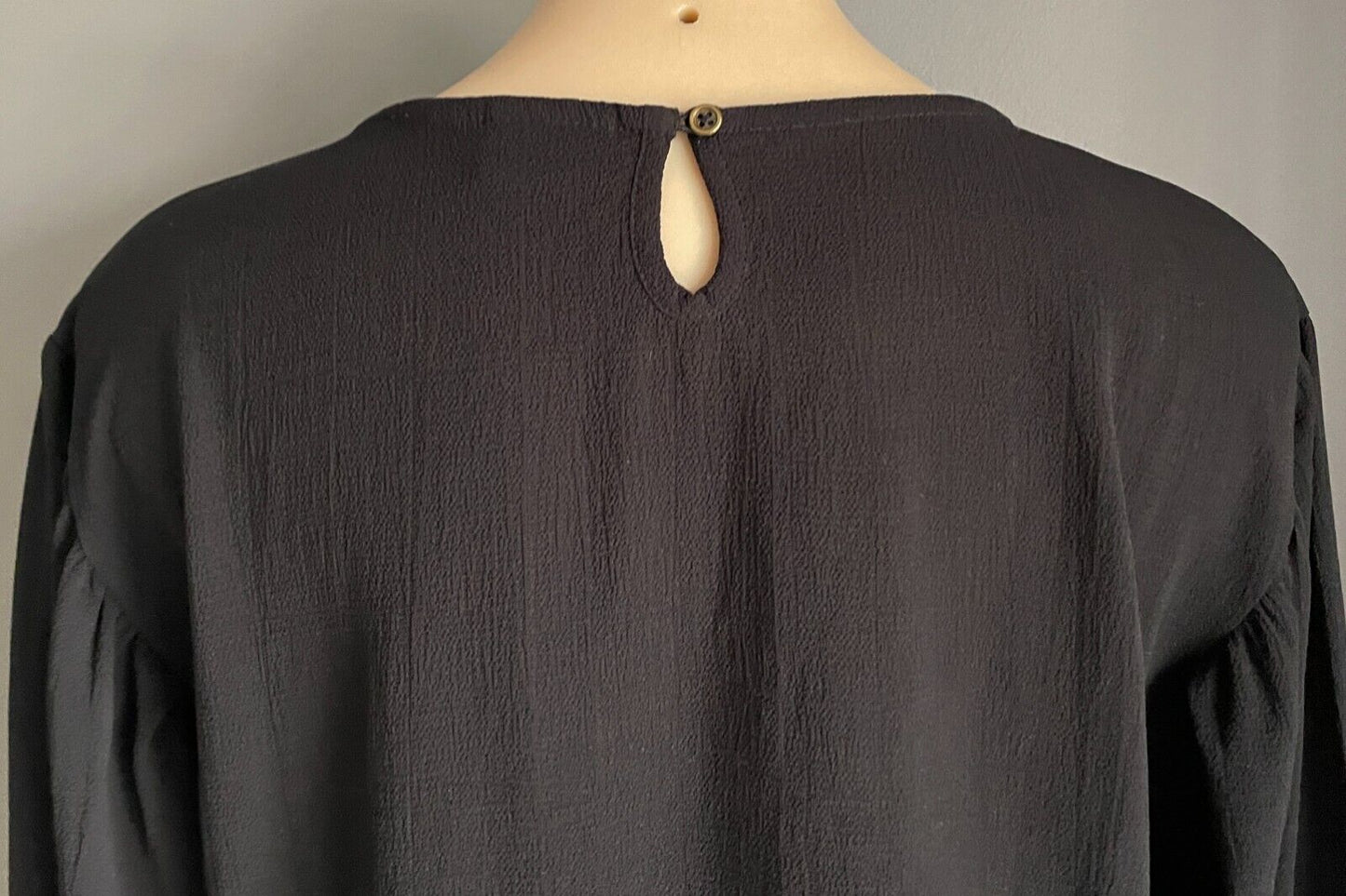 BECKARO Blouson Top Black Long Sleeve Shirred Elastic Hem Crop Size M 12