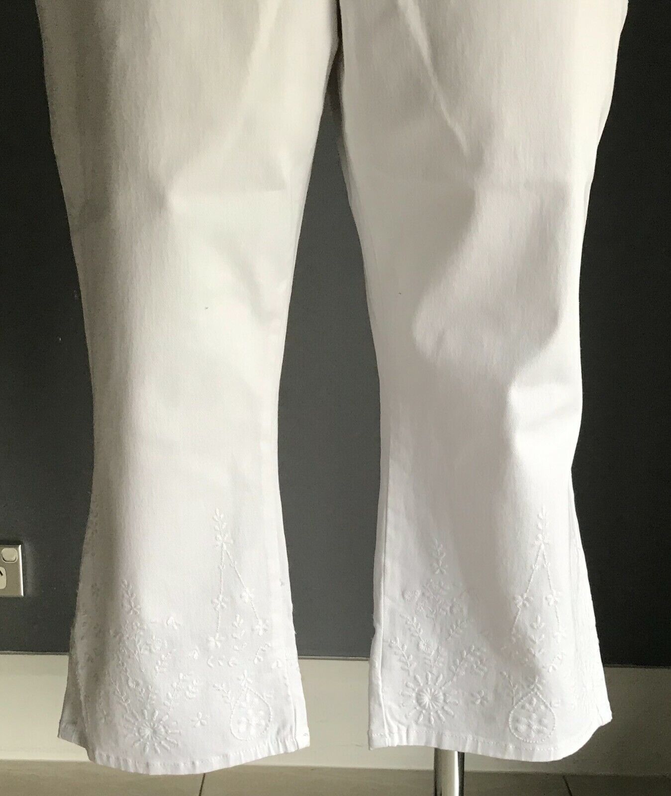 REGATTA "Flamenco" Crop Jeans White Stretch Denim Straight Leg Plus Size 24 NEW