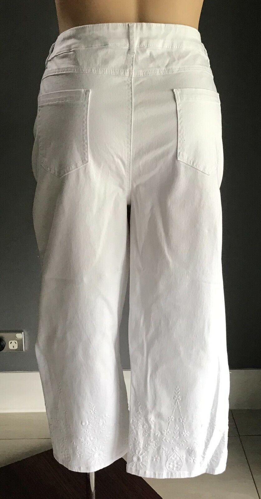 REGATTA "Flamenco" Crop Jeans White Stretch Denim Straight Leg Plus Size 24 NEW