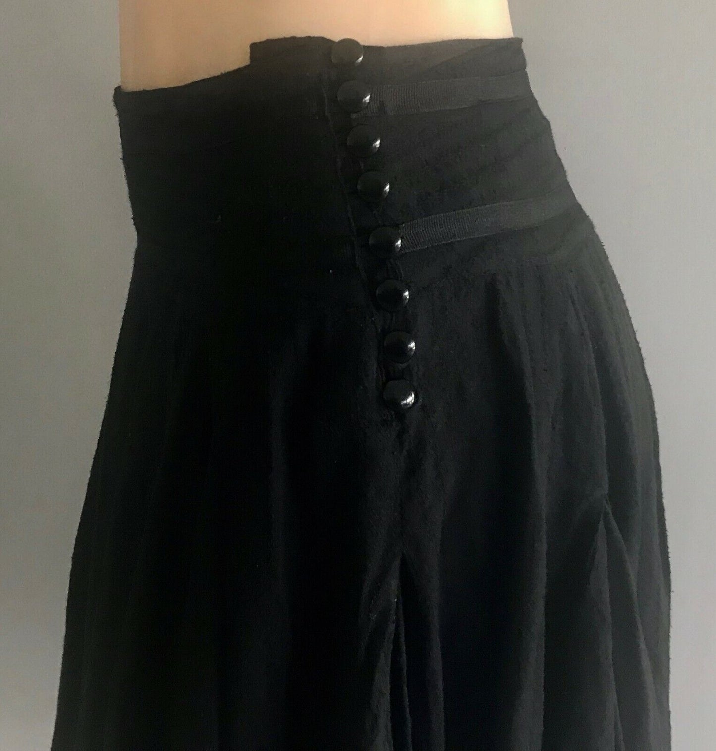 SES Skirt Black Textured Fabric Godet Pleat Knee Length Ladies Size 10
