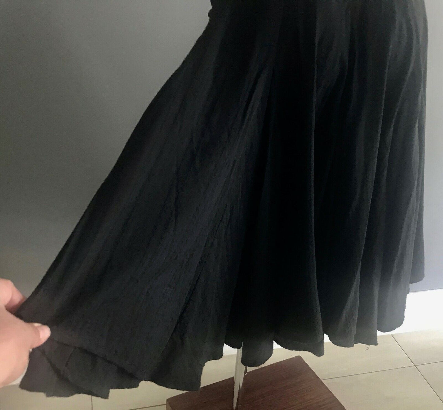 SES Skirt Black Textured Fabric Godet Pleat Knee Length Ladies Size 10