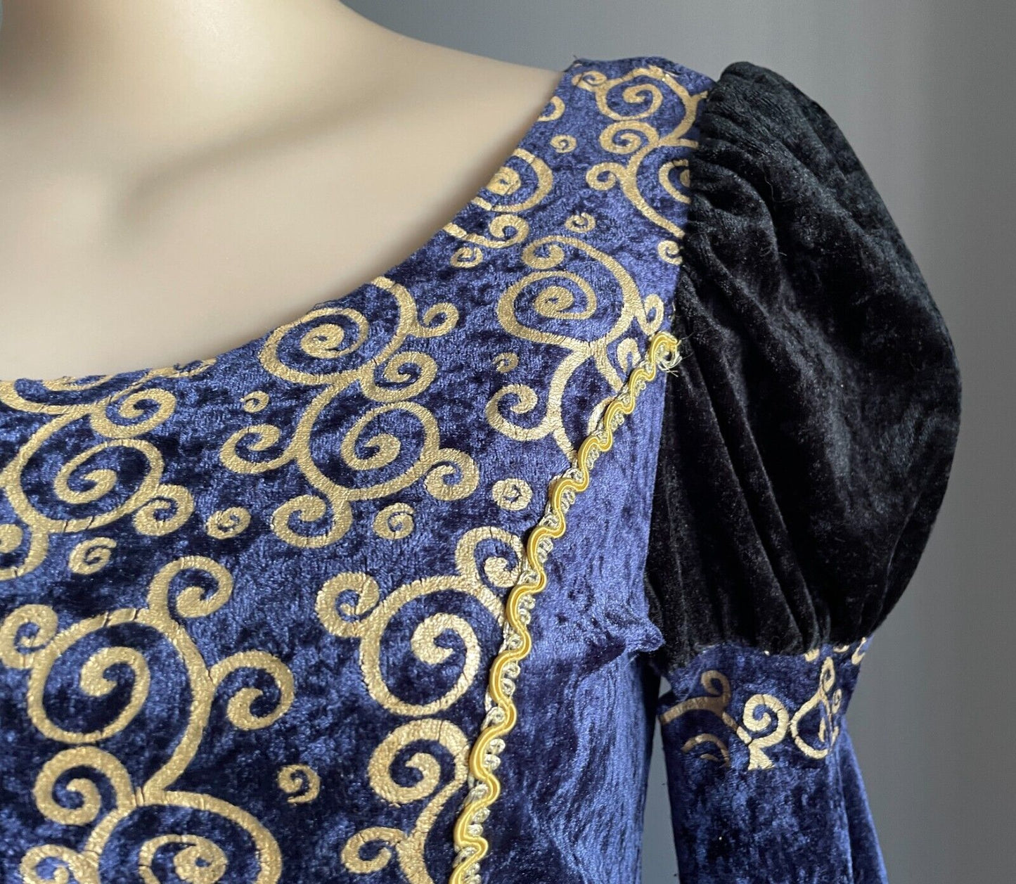Medieval Costume Handmade Quality 2 Piece Navy & Gold Cos Play Size 18 Maiden