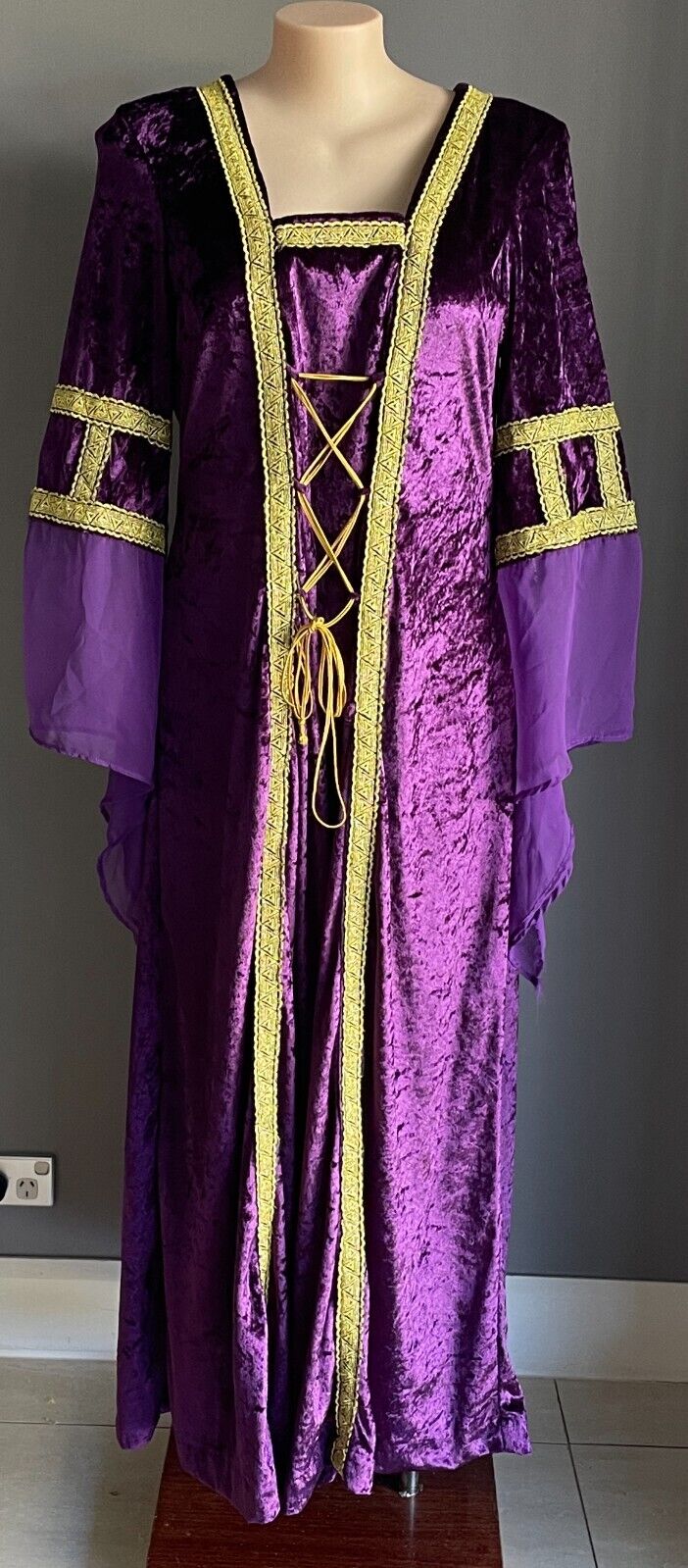 Medieval Costume Quality 2 Piece Purple & Gold Cos Play Size 20 - 22 Maiden