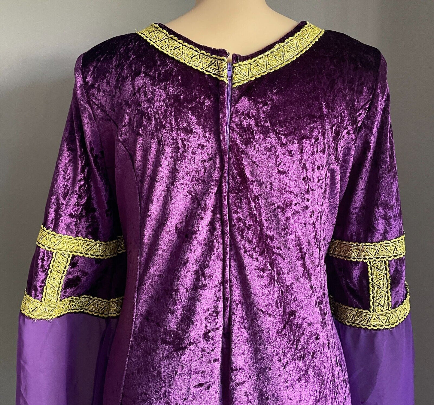Medieval Costume Quality 2 Piece Purple & Gold Cos Play Size 20 - 22 Maiden