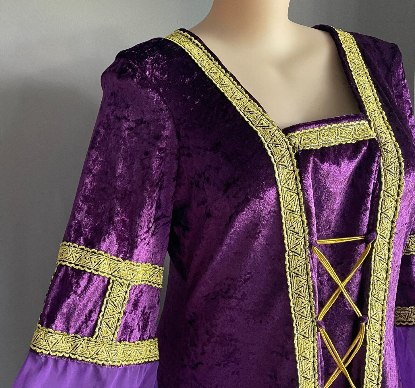 Medieval Costume Quality 2 Piece Purple & Gold Cos Play Size 20 - 22 Maiden
