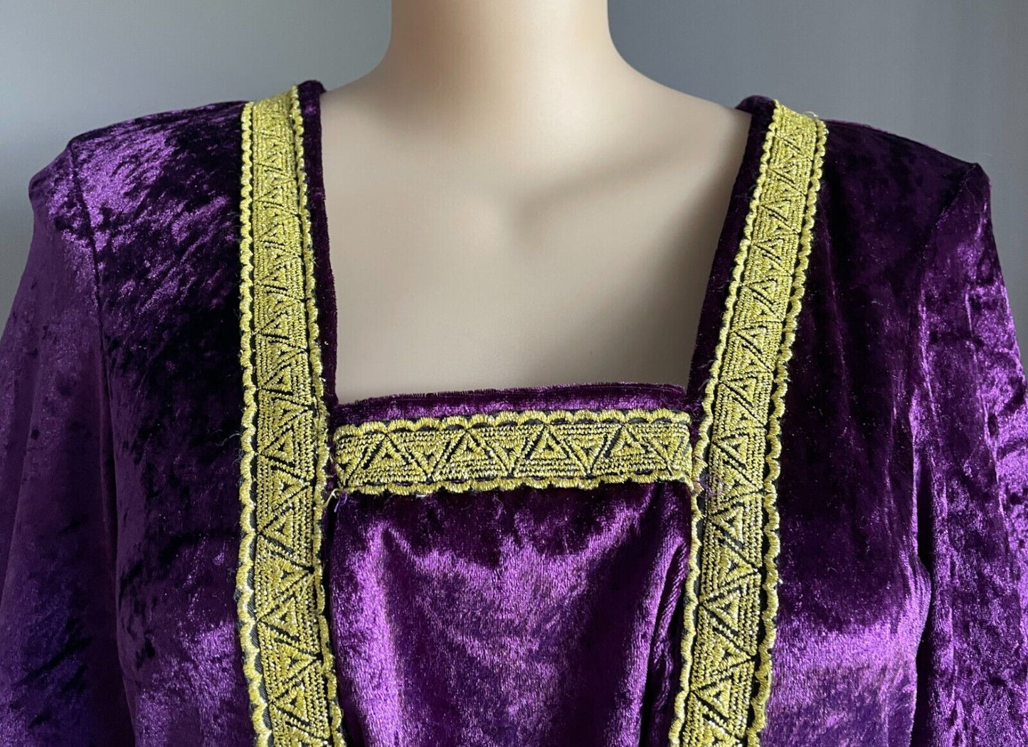 Medieval Costume Quality 2 Piece Purple & Gold Cos Play Size 20 - 22 Maiden