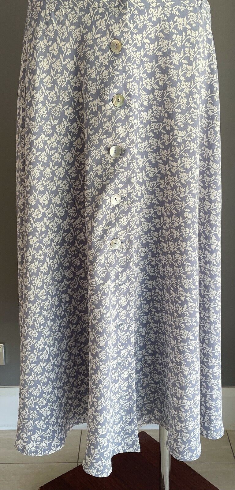 DISCOVERY CLOTHING CO Midi Dress Blue White Floral Print Shirred Waist Size 16