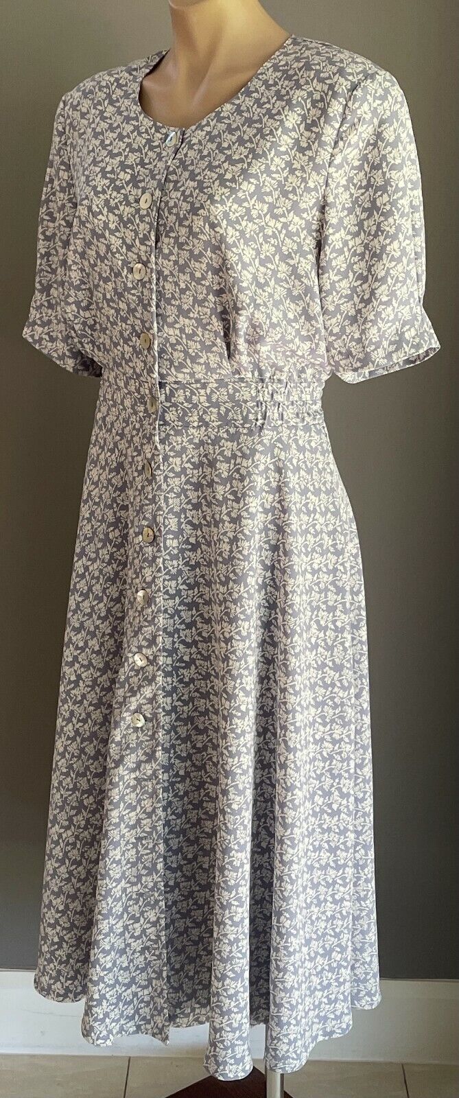 DISCOVERY CLOTHING CO Midi Dress Blue White Floral Print Shirred Waist Size 16