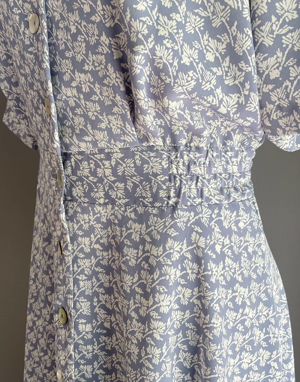 DISCOVERY CLOTHING CO Midi Dress Blue White Floral Print Shirred Waist Size 16