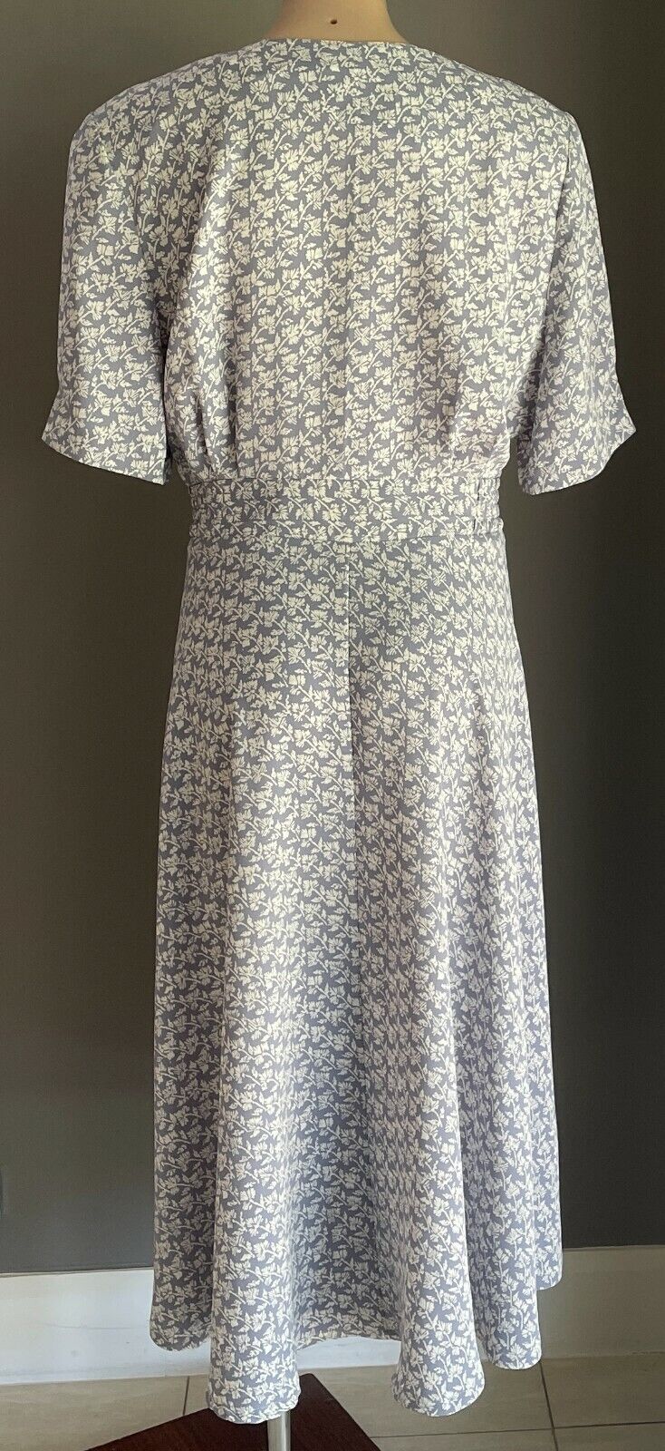 DISCOVERY CLOTHING CO Midi Dress Blue White Floral Print Shirred Waist Size 16