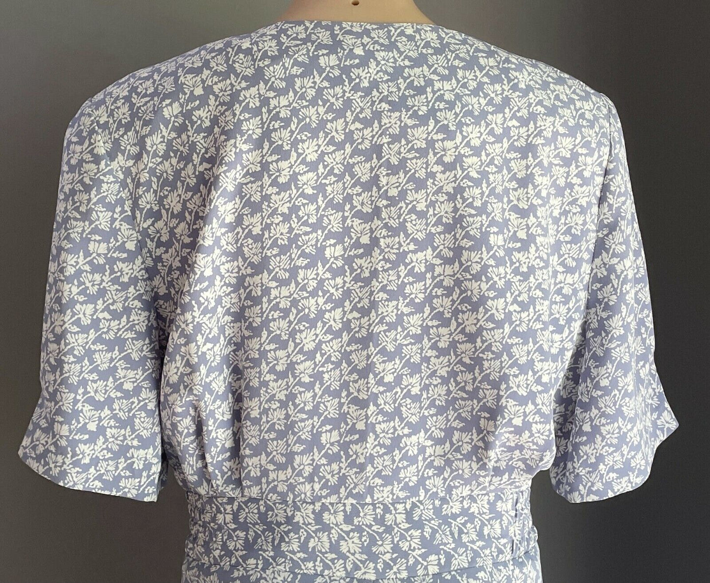 DISCOVERY CLOTHING CO Midi Dress Blue White Floral Print Shirred Waist Size 16