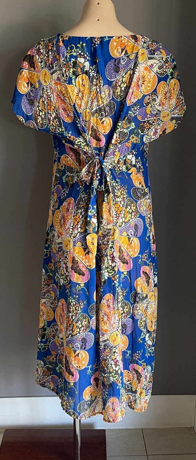 JOHNSTON & BELL Dress Blue Multicolour Extended Semi Sheer Sleeve Tie Back Sz 16