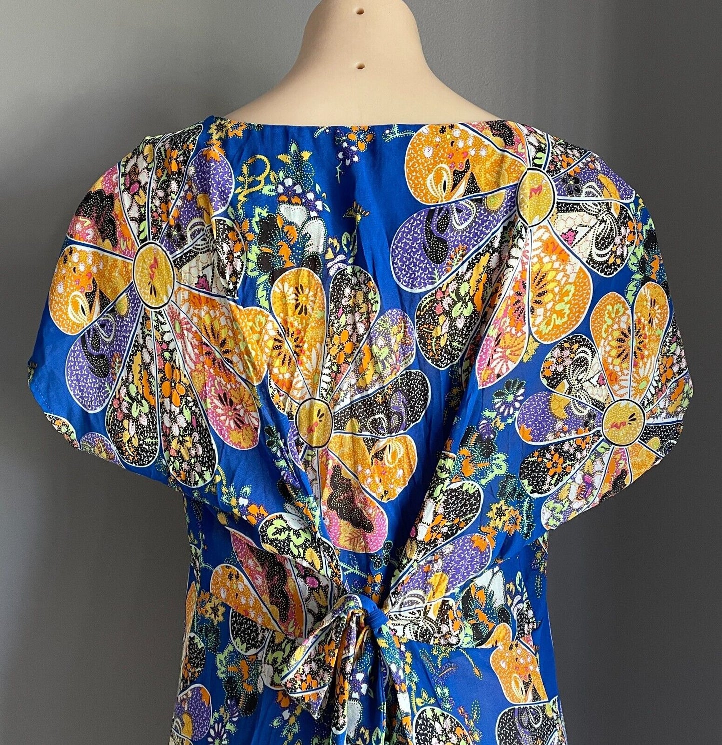 JOHNSTON & BELL Dress Blue Multicolour Extended Semi Sheer Sleeve Tie Back Sz 16