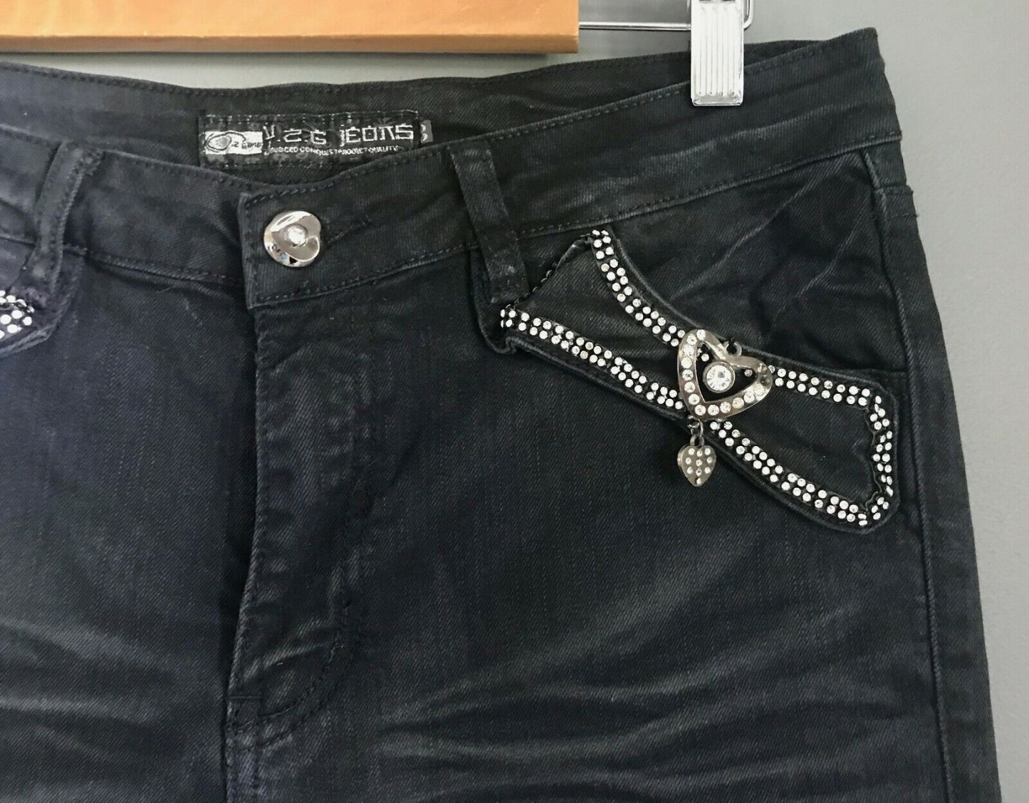 YANGZHIGANG Black Denim Jeans Straight Leg  w Diamante Heart Trim Ladies Size 30
