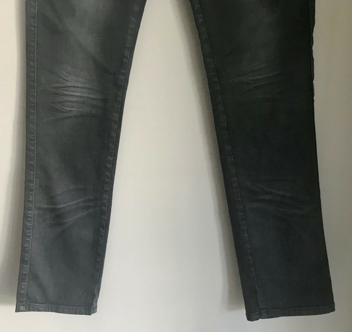 YANGZHIGANG Black Denim Jeans Straight Leg  w Diamante Heart Trim Ladies Size 30