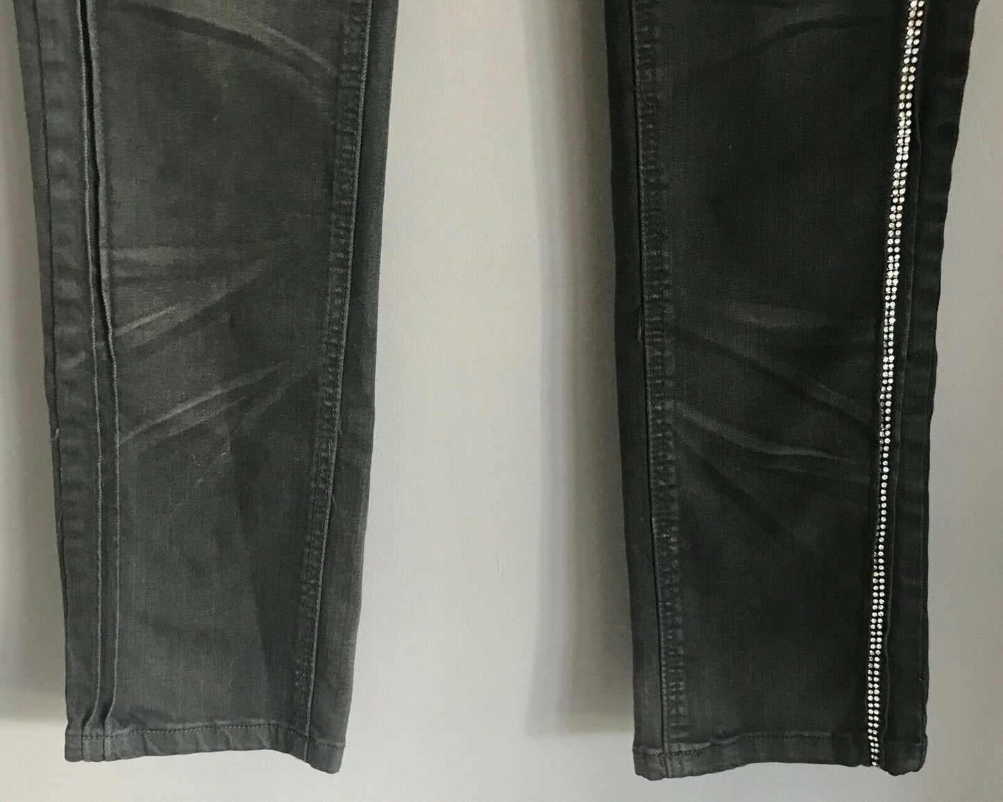 YANGZHIGANG Jeans Black Denim Straight Leg  w Diamante Trim Ladies Size 30 NEW