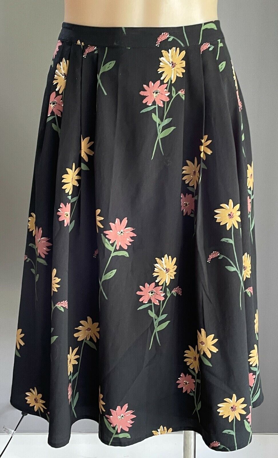 PRINCESS HIGHWAY Pleated Skirt Black Floral Knee Length Size 12