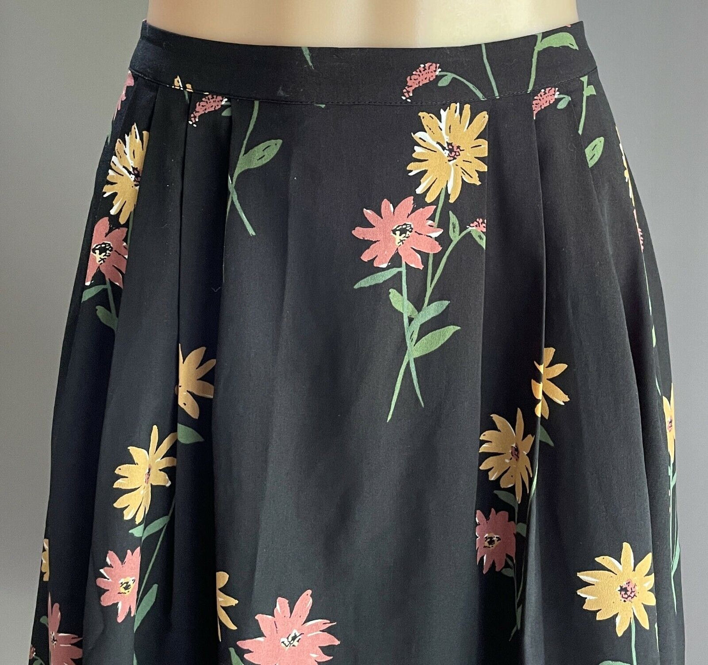 PRINCESS HIGHWAY Pleated Skirt Black Floral Knee Length Size 12