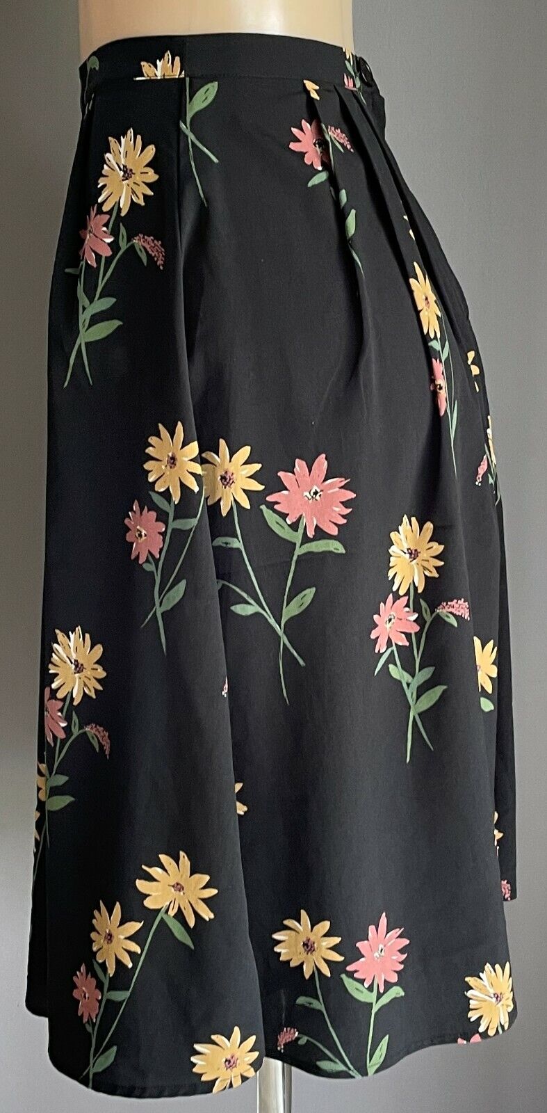 PRINCESS HIGHWAY Pleated Skirt Black Floral Knee Length Size 12