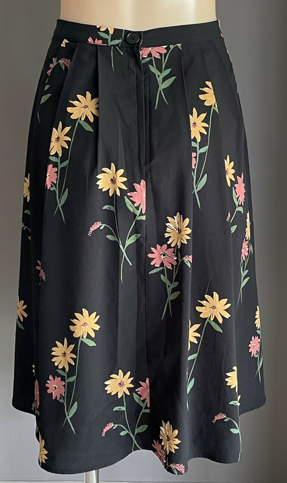 PRINCESS HIGHWAY Pleated Skirt Black Floral Knee Length Size 12