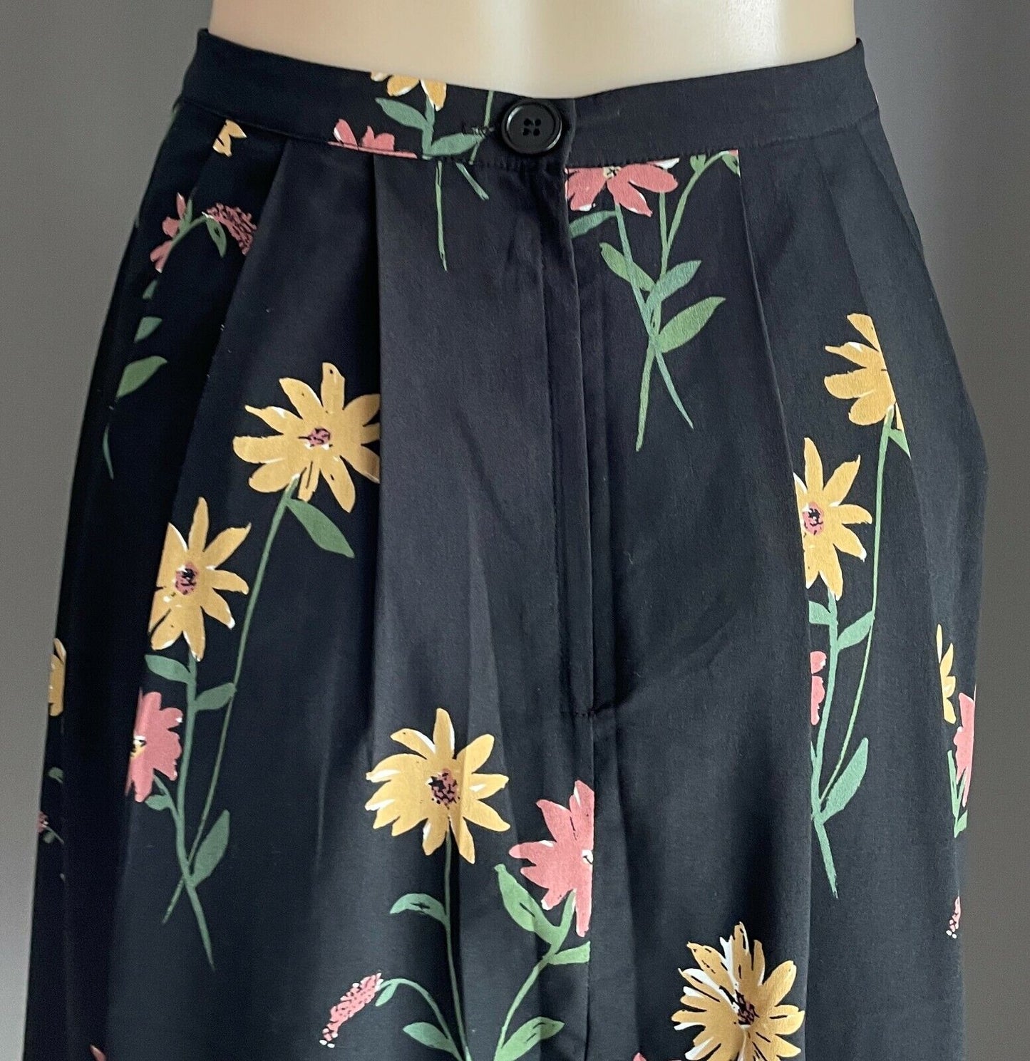 PRINCESS HIGHWAY Pleated Skirt Black Floral Knee Length Size 12