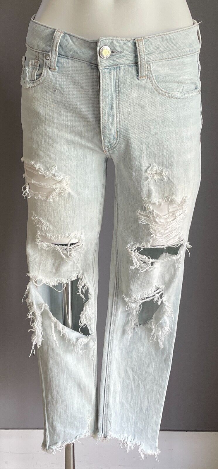 AMERICAN EAGLE OUTFITTERS Faded Denim "Tomgirl" Ripped/Distressed Jeans Sze 4