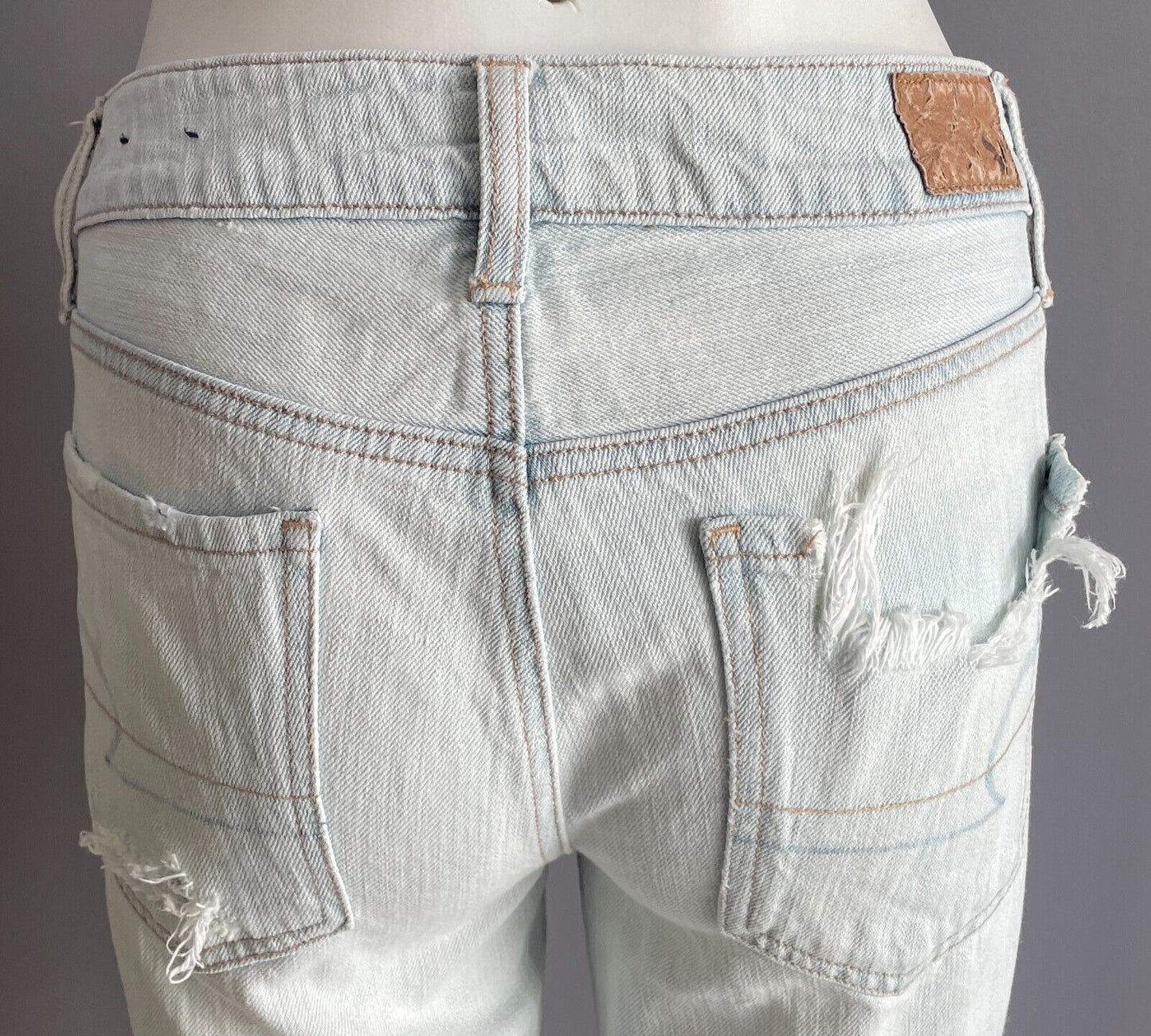 AMERICAN EAGLE OUTFITTERS Faded Denim "Tomgirl" Ripped/Distressed Jeans Sze 4