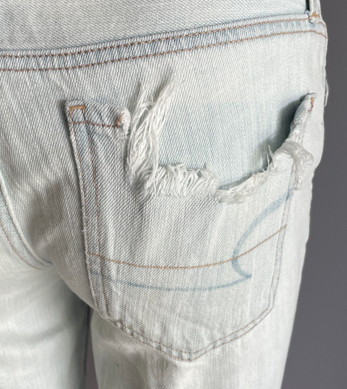 AMERICAN EAGLE OUTFITTERS Faded Denim "Tomgirl" Ripped/Distressed Jeans Sze 4