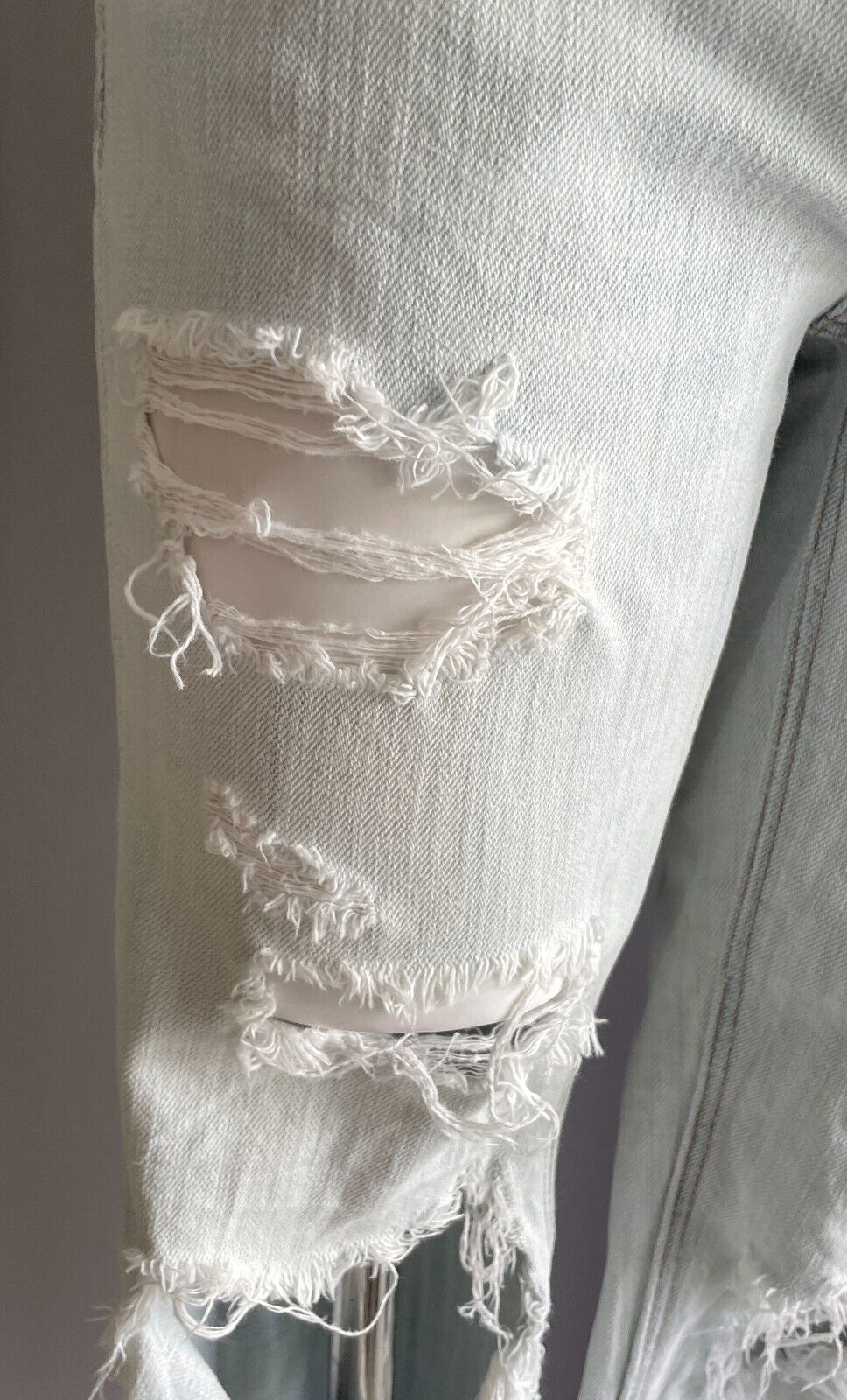 AMERICAN EAGLE OUTFITTERS Faded Denim "Tomgirl" Ripped/Distressed Jeans Sze 4