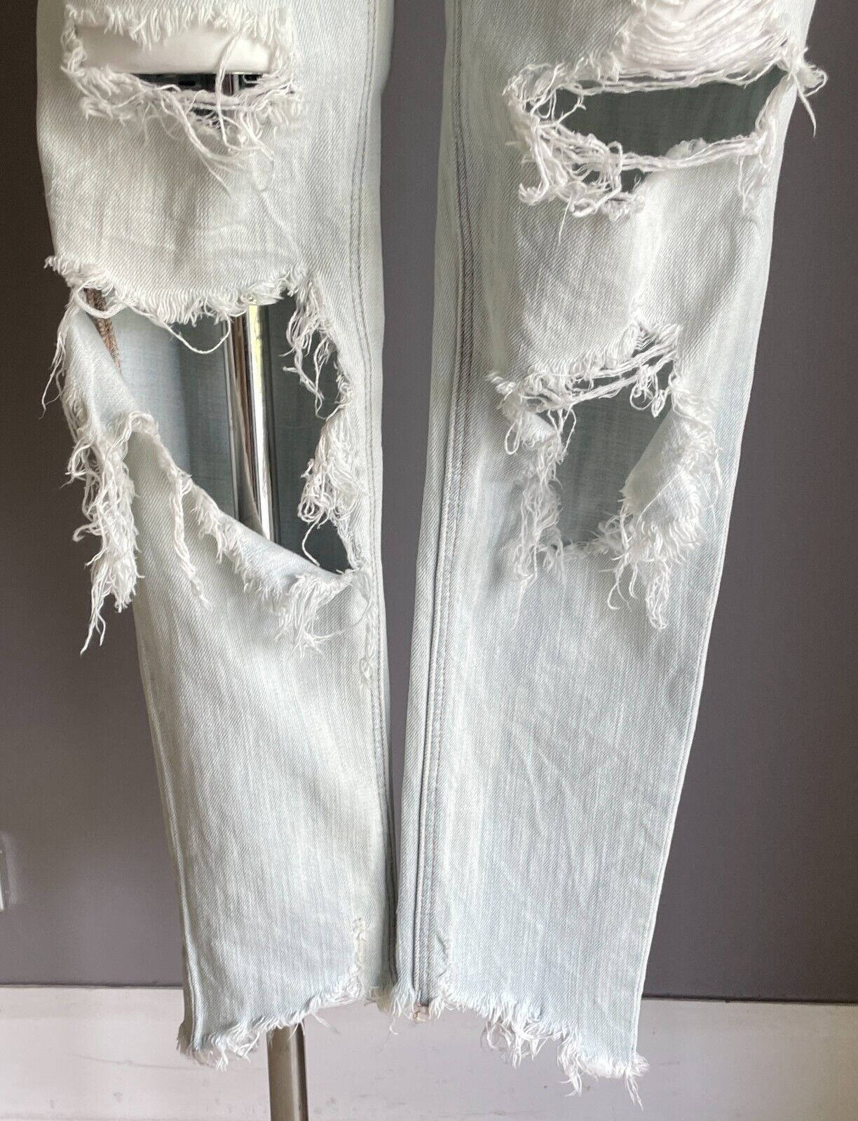AMERICAN EAGLE OUTFITTERS Faded Denim "Tomgirl" Ripped/Distressed Jeans Sze 4