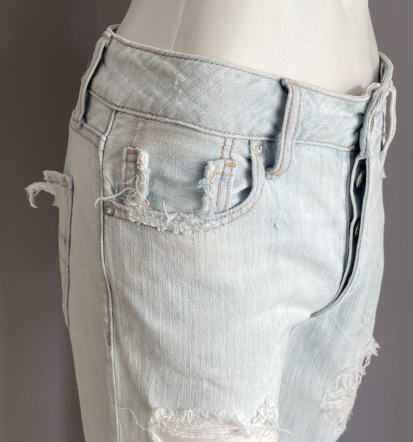 AMERICAN EAGLE OUTFITTERS Faded Denim "Tomgirl" Ripped/Distressed Jeans Sze 4
