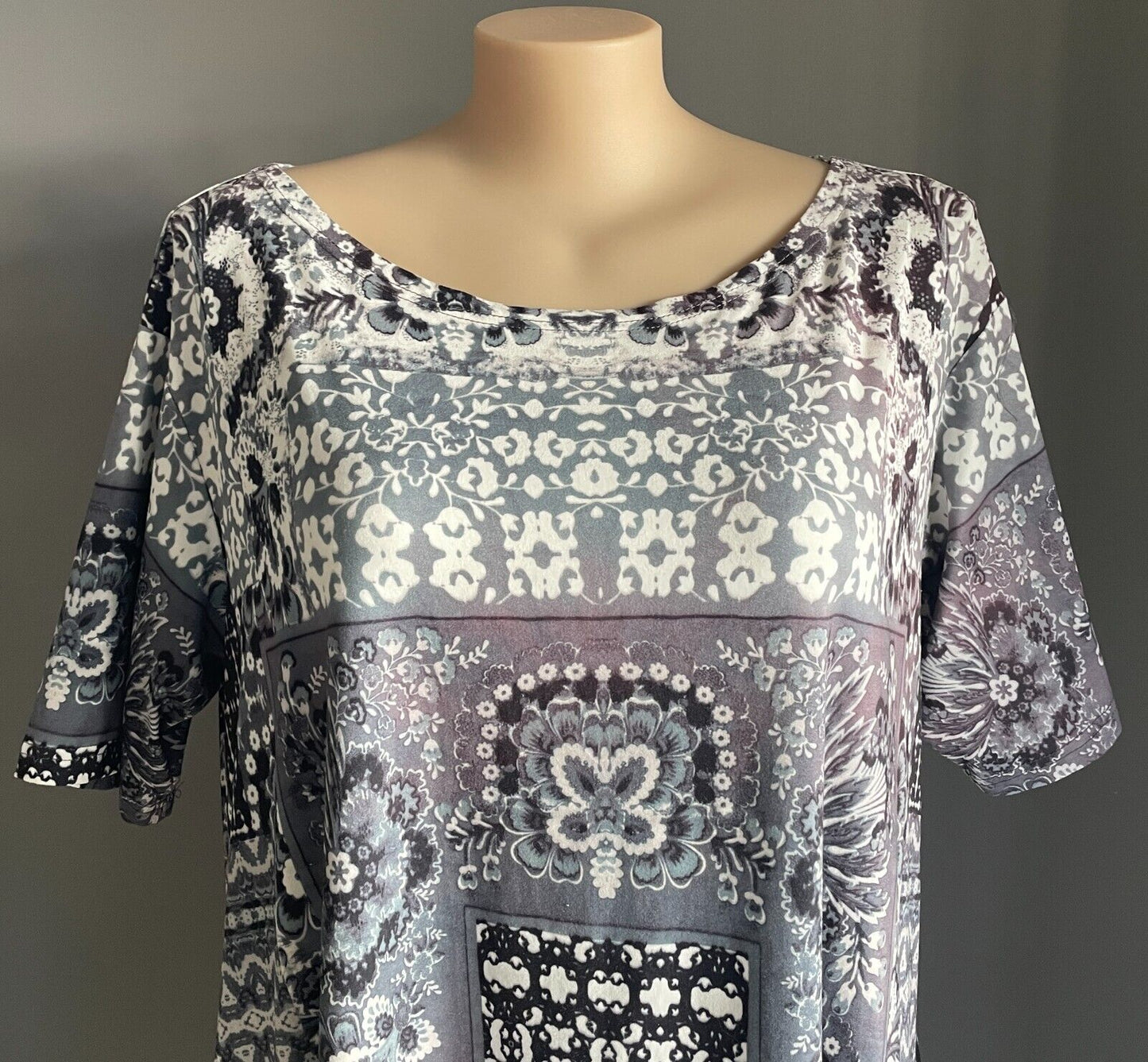 LUUKSE A-Line Dress Grey Black White Print Short Sleeve Soft Fabric Size 24