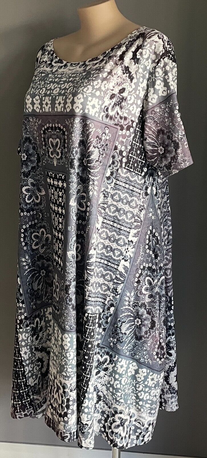 LUUKSE A-Line Dress Grey Black White Print Short Sleeve Soft Fabric Size 24