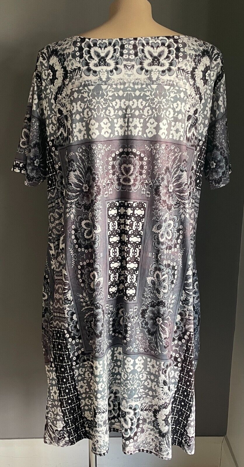 LUUKSE A-Line Dress Grey Black White Print Short Sleeve Soft Fabric Size 24