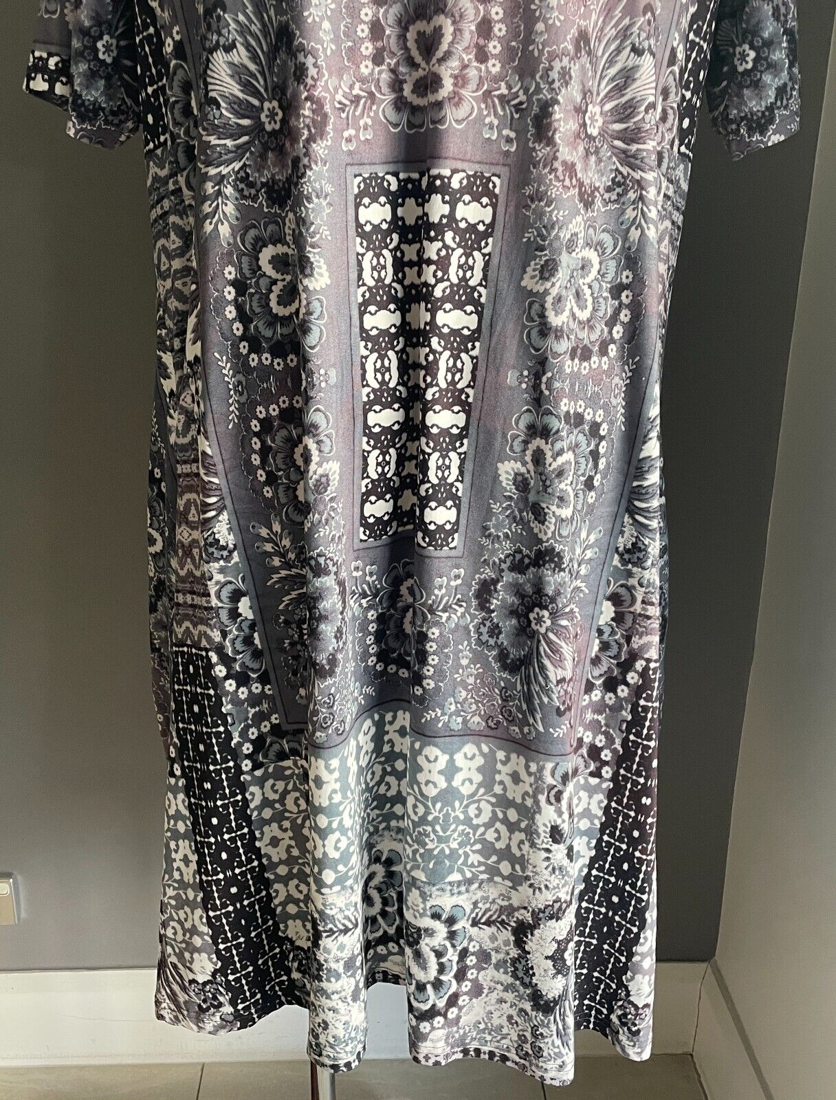 LUUKSE A-Line Dress Grey Black White Print Short Sleeve Soft Fabric Size 24