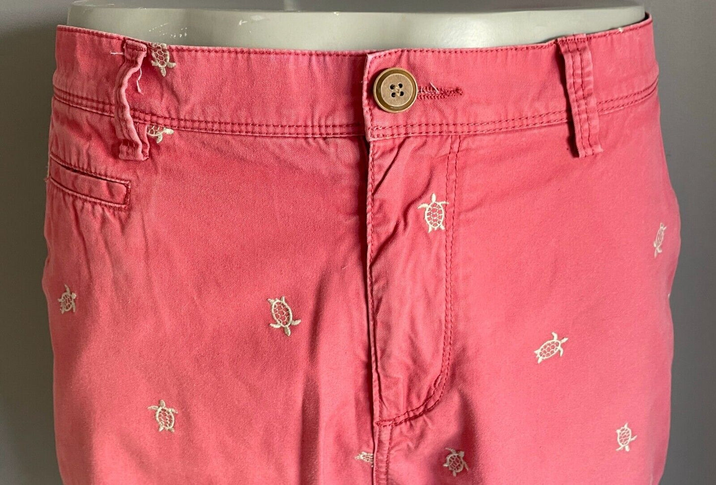 COUNTRY ROAD Shorts Size 38 Salmon & Light Beige Embroidered Turtles