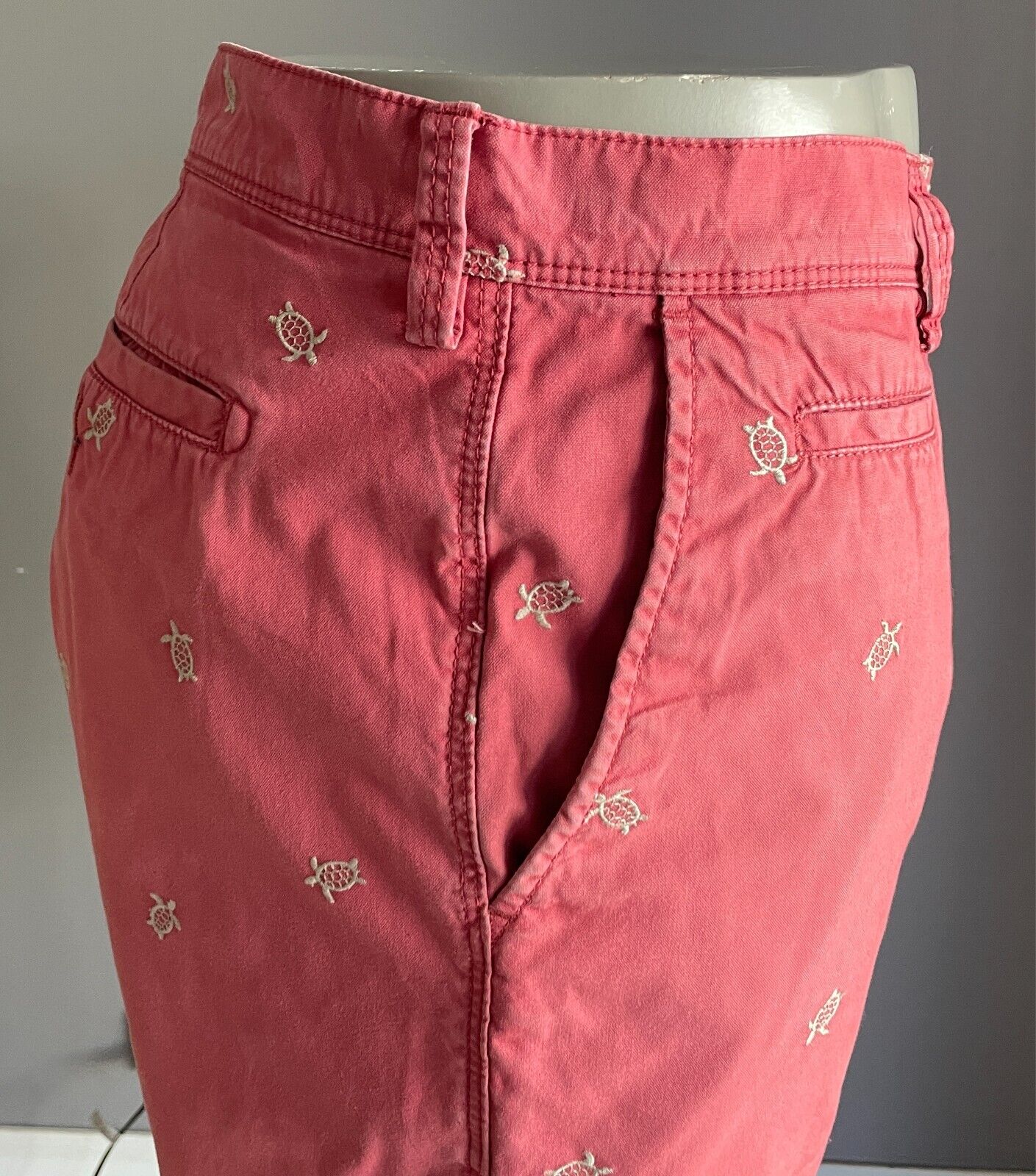 COUNTRY ROAD Shorts Size 38 Salmon & Light Beige Embroidered Turtles