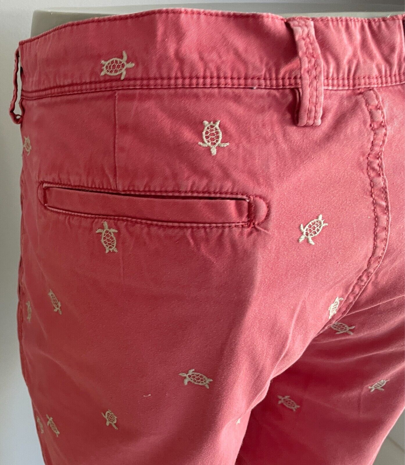 COUNTRY ROAD Shorts Size 38 Salmon & Light Beige Embroidered Turtles